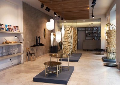 Gallery S. Bensimon - esposizione complementi arredo in metallo